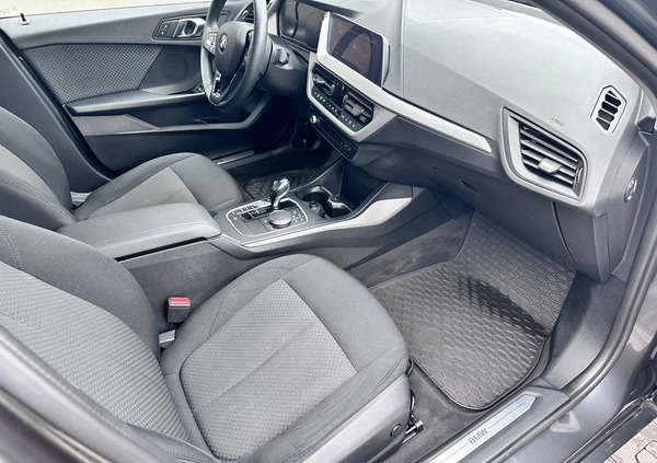 BMW Seria 1 cena 84900 przebieg: 104000, rok produkcji 2020 z Częstochowa małe 56